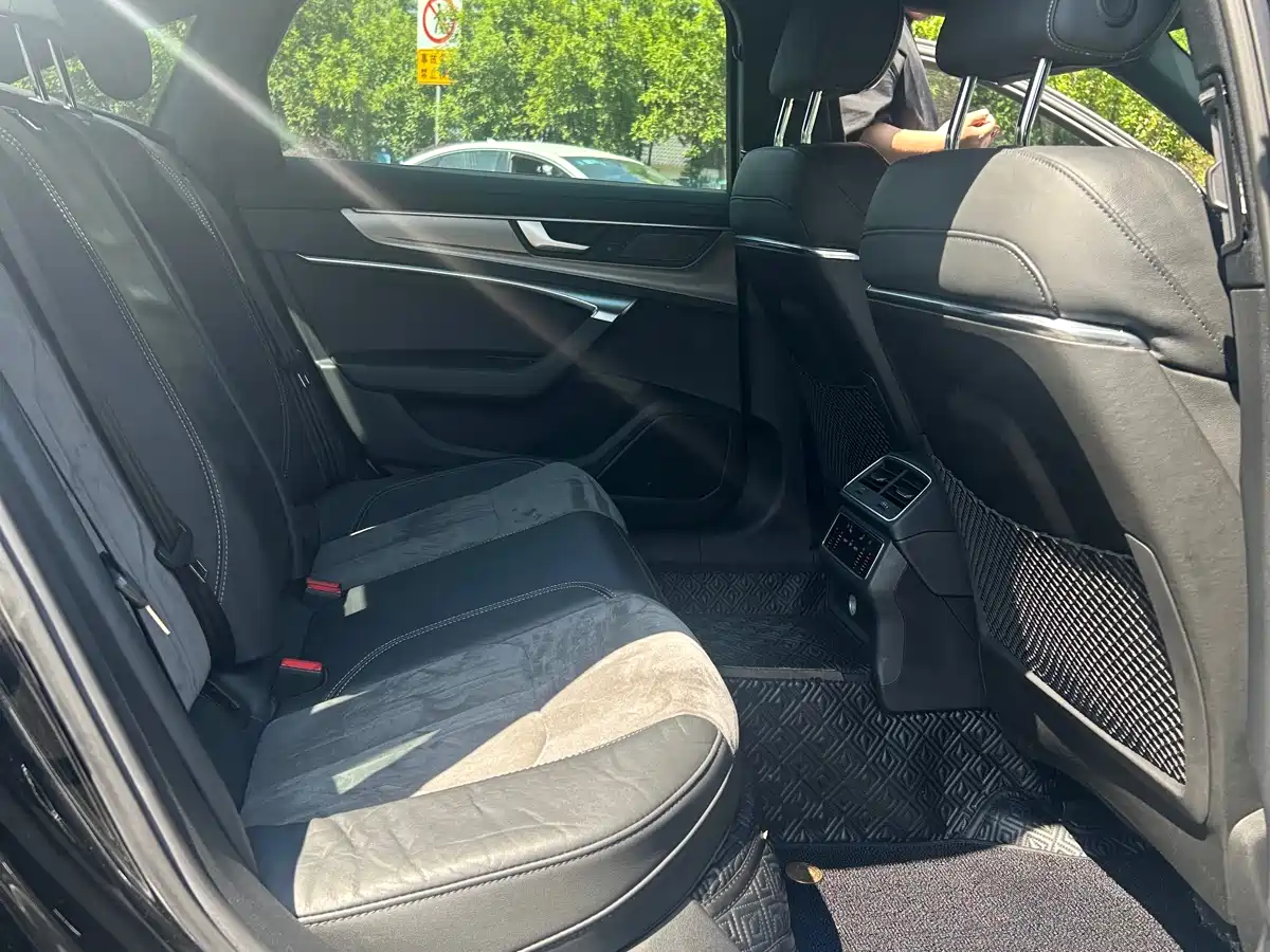 Audi A6L New Energy 2020 55 TFSI e quattro фото 10