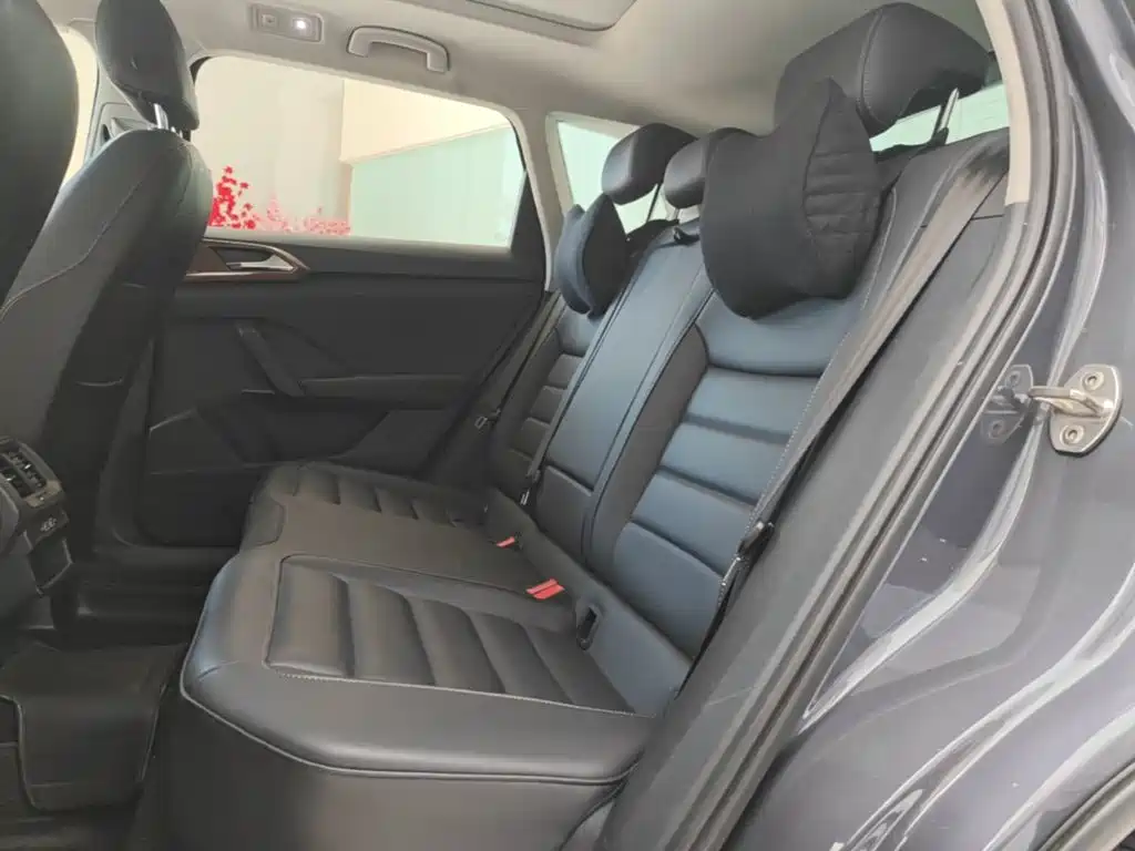 صورة 17 - Volkswagen Tharu