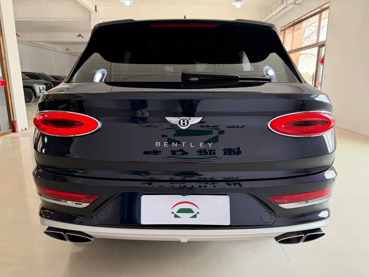 Bentley Bentayga 2024 4.0T V8 Long Wheelbase фото 4