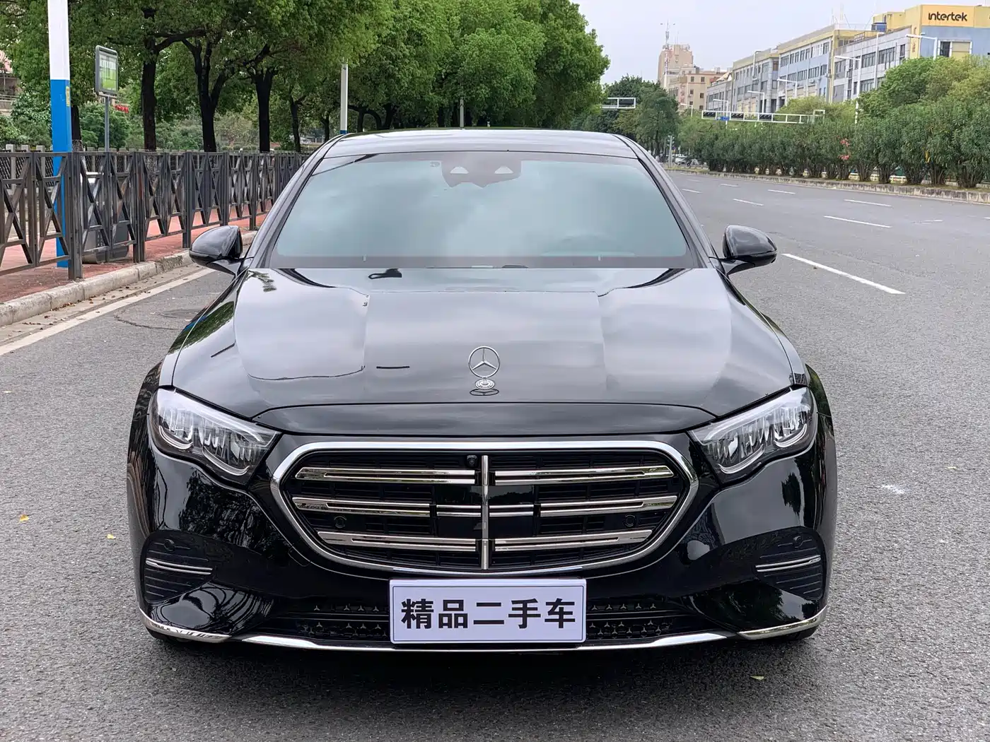 Mercedes-Benz E-Class 2024 Model E 300 L Luxury фото 2