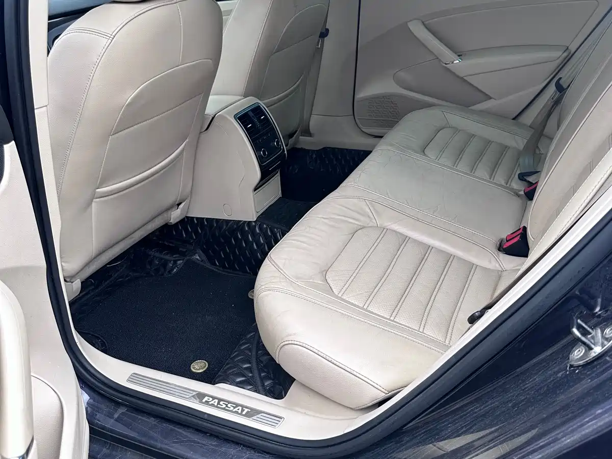 Volkswagen Passat 2014 1.8TSI DSG Executive Edition фото 5