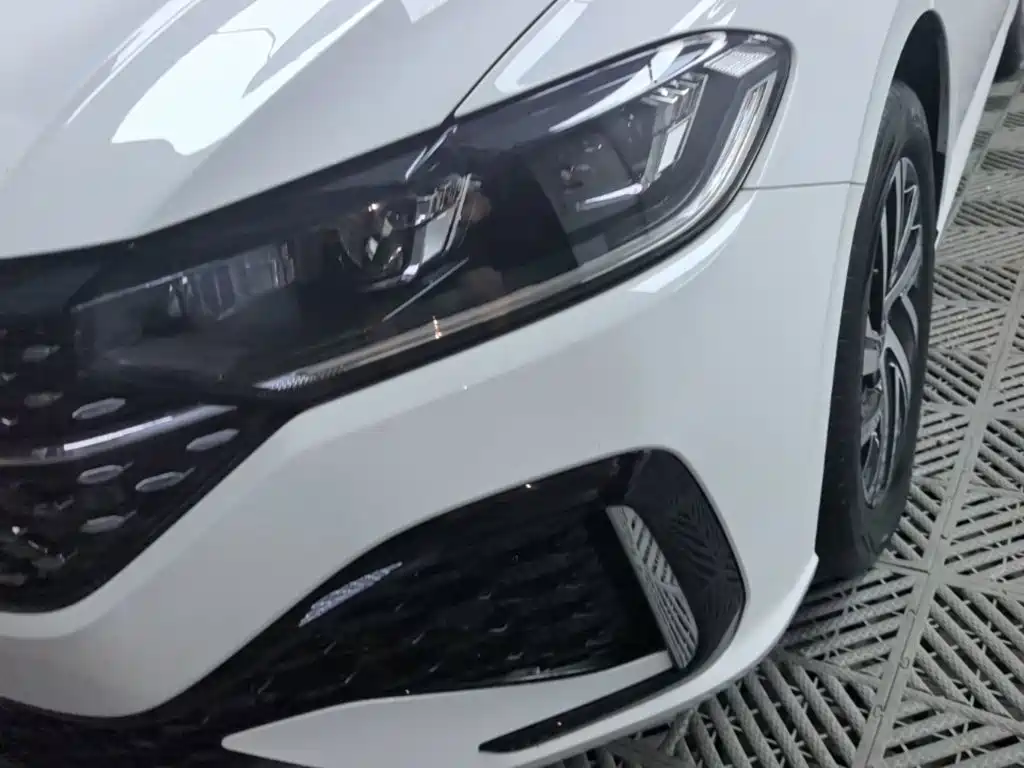 Фото 24 - Volkswagen Lavida