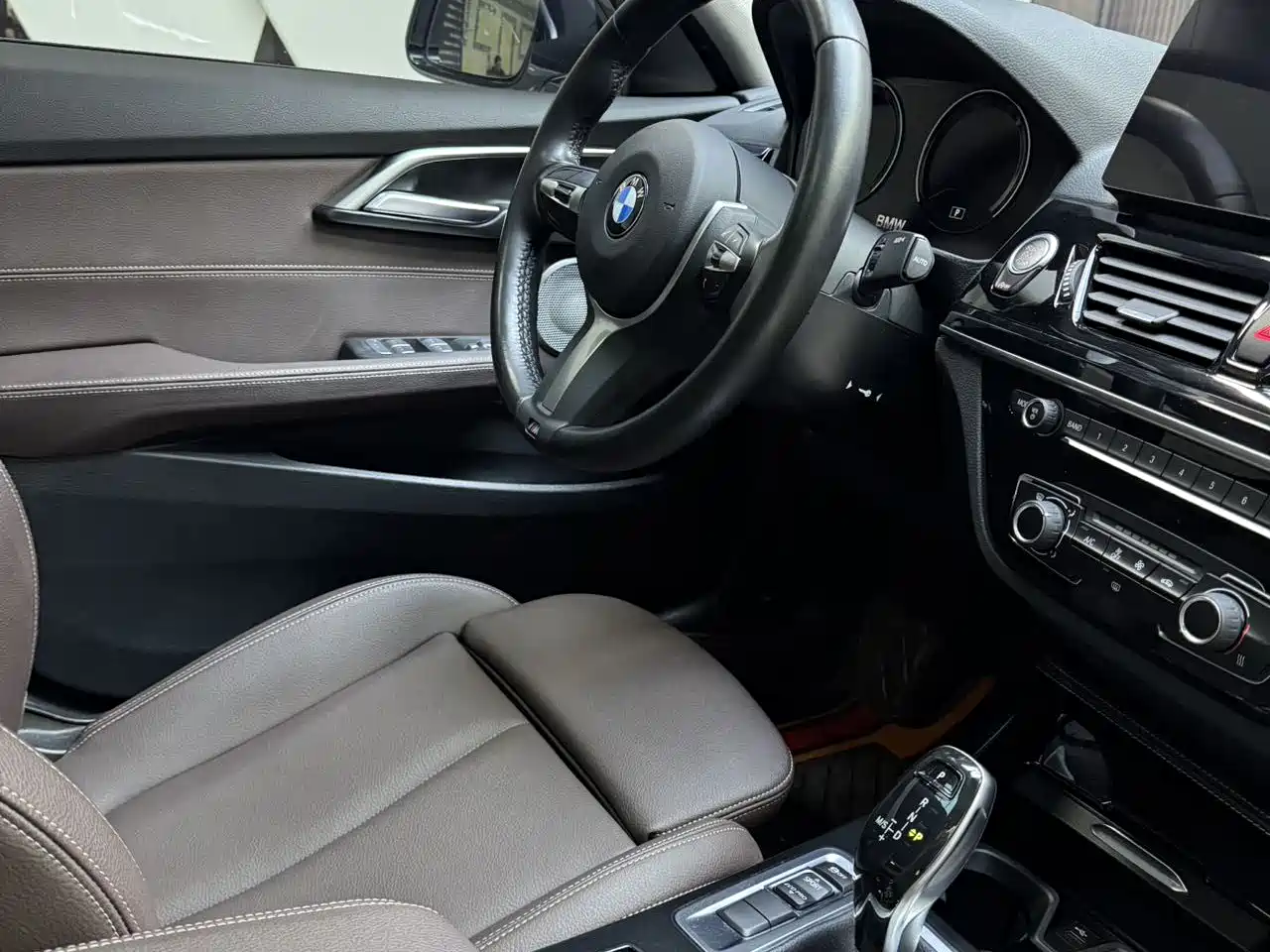 BMW 1 Series 2023 120i M Sport Shadow Edition фото 21
