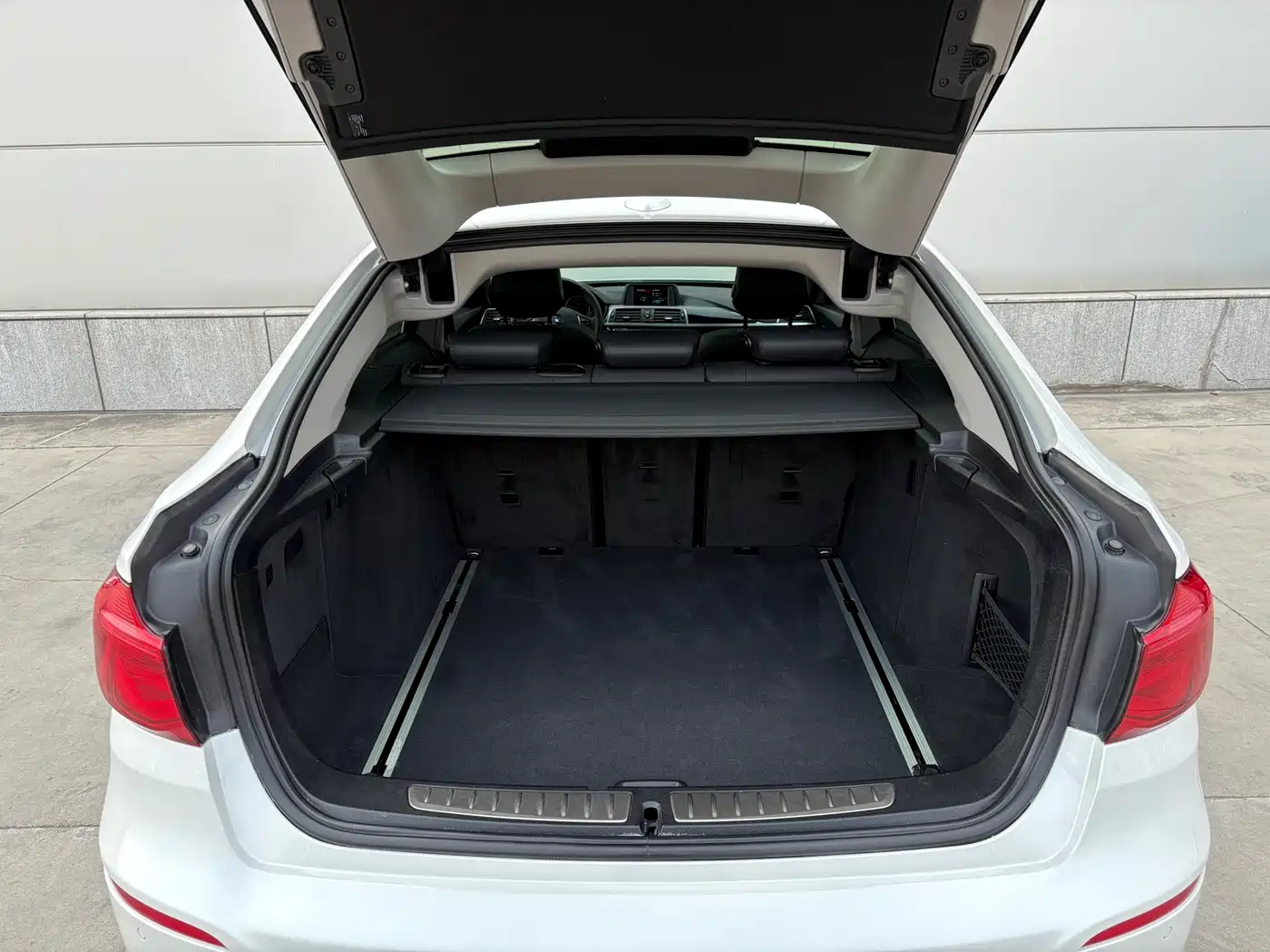 BMW 3 Series GT 2018 320i Fashion фото 16