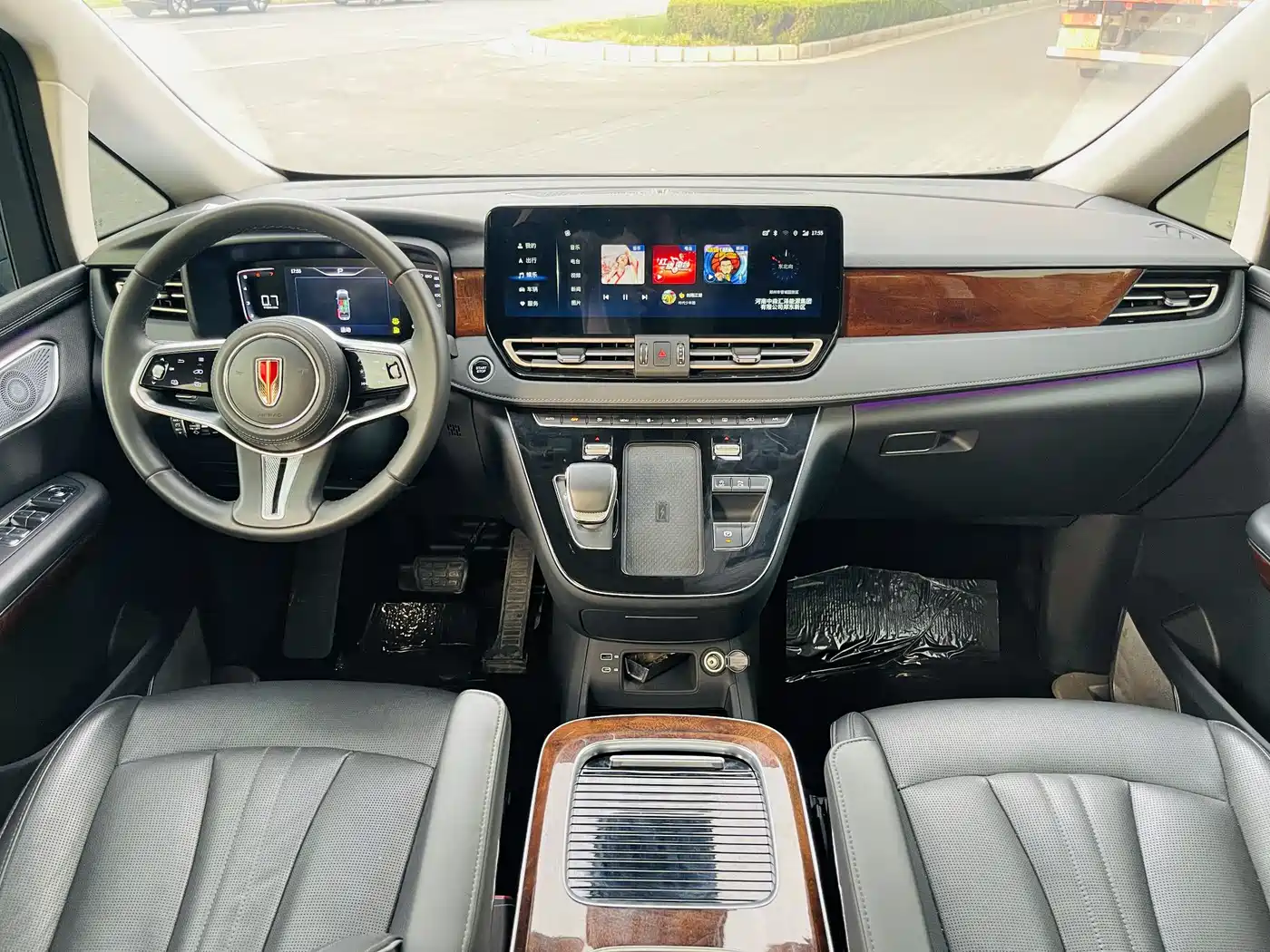Hongqi HQ9 2023 2.0T Smart Connect Flag Enjoy Edition фото 16