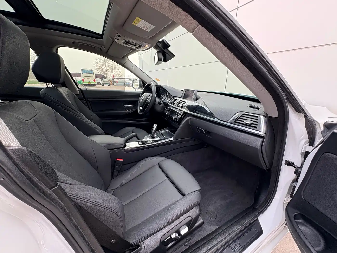 BMW 3 Series GT 2018 320i Fashion фото 12