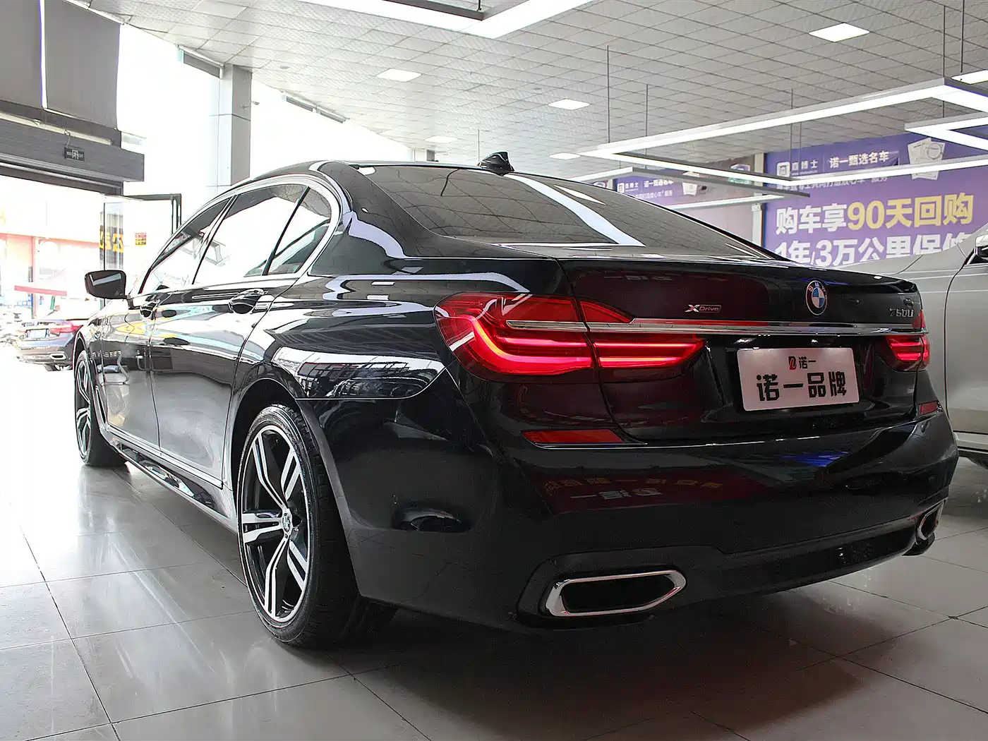 BMW 7 Series 2018 750Li xDrive M Sport Package фото 20