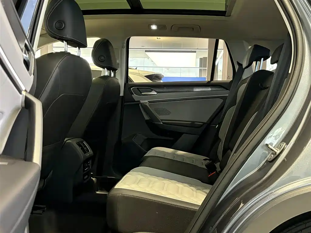 Volkswagen Tayron 2024 300TSI 2WD Luxury Plus Advanced фото 8