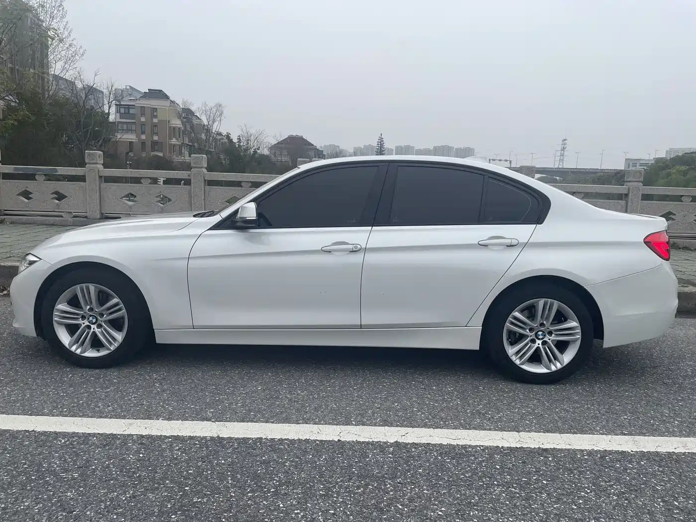 BMW 3 Series 2018 318Li фото 6