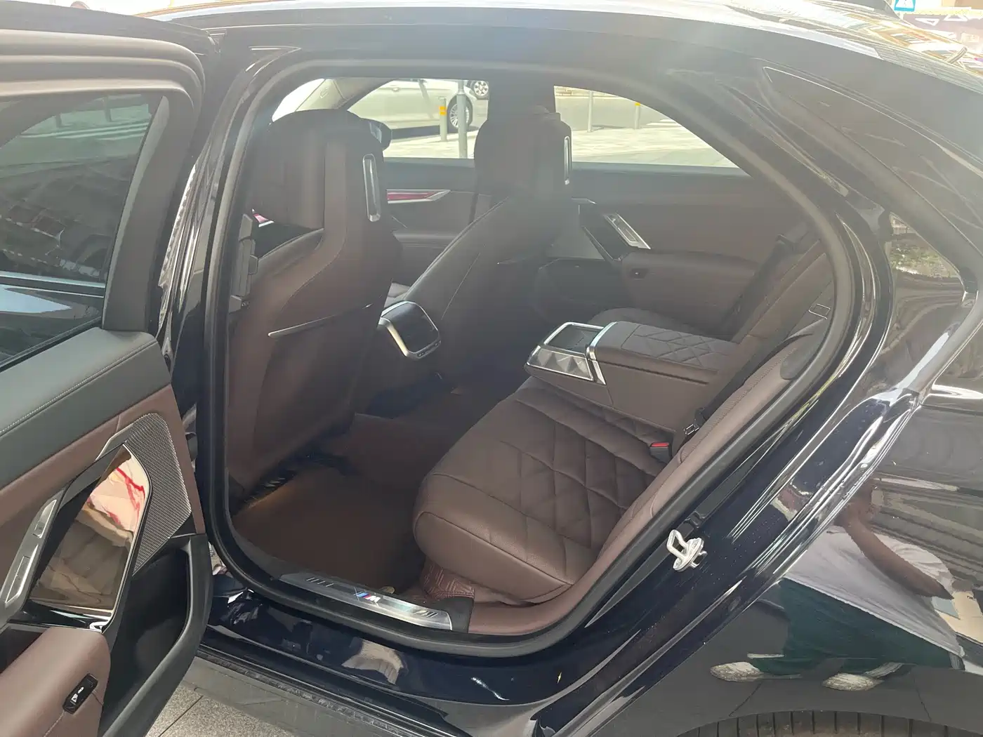 BMW 7 Series 2023 Model 735Li M Sport Package фото 9