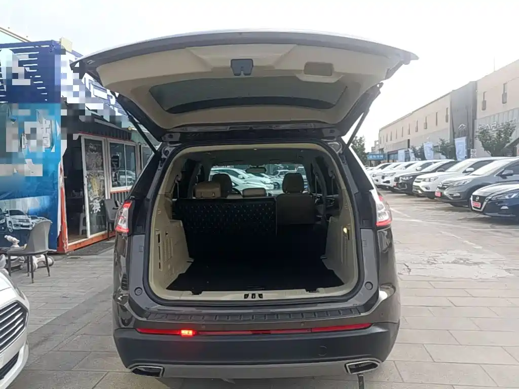 Фото 16 - Ford Edge