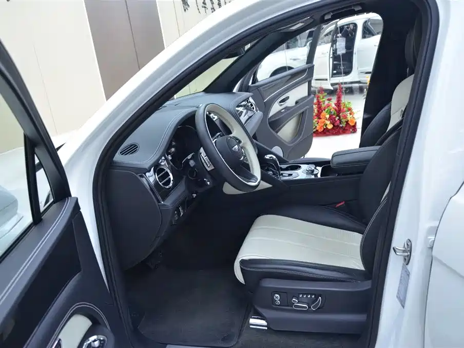 BENTLEY TIMYUE PLUG IN HYBRID