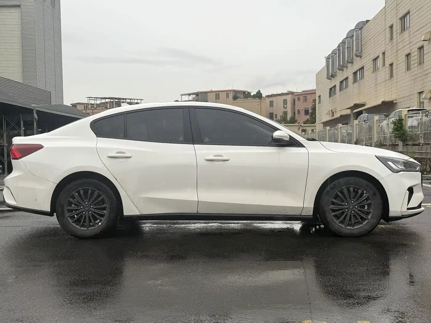 Ford Focus 2023 2022 Sedan EcoBoost 180 Auto Speed Edition