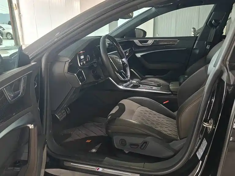 Photo 7 - Audi A7L