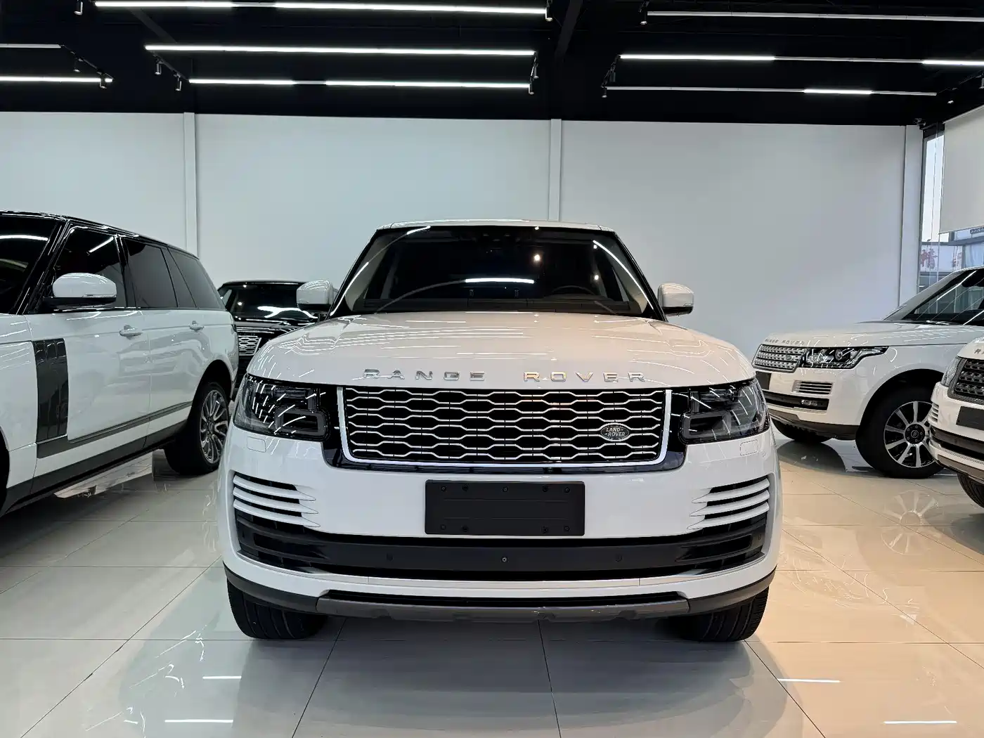 Land Rover Range Rover 2018 3.0 SC V6 Vogue SE Genesis Extended Edition фото 5