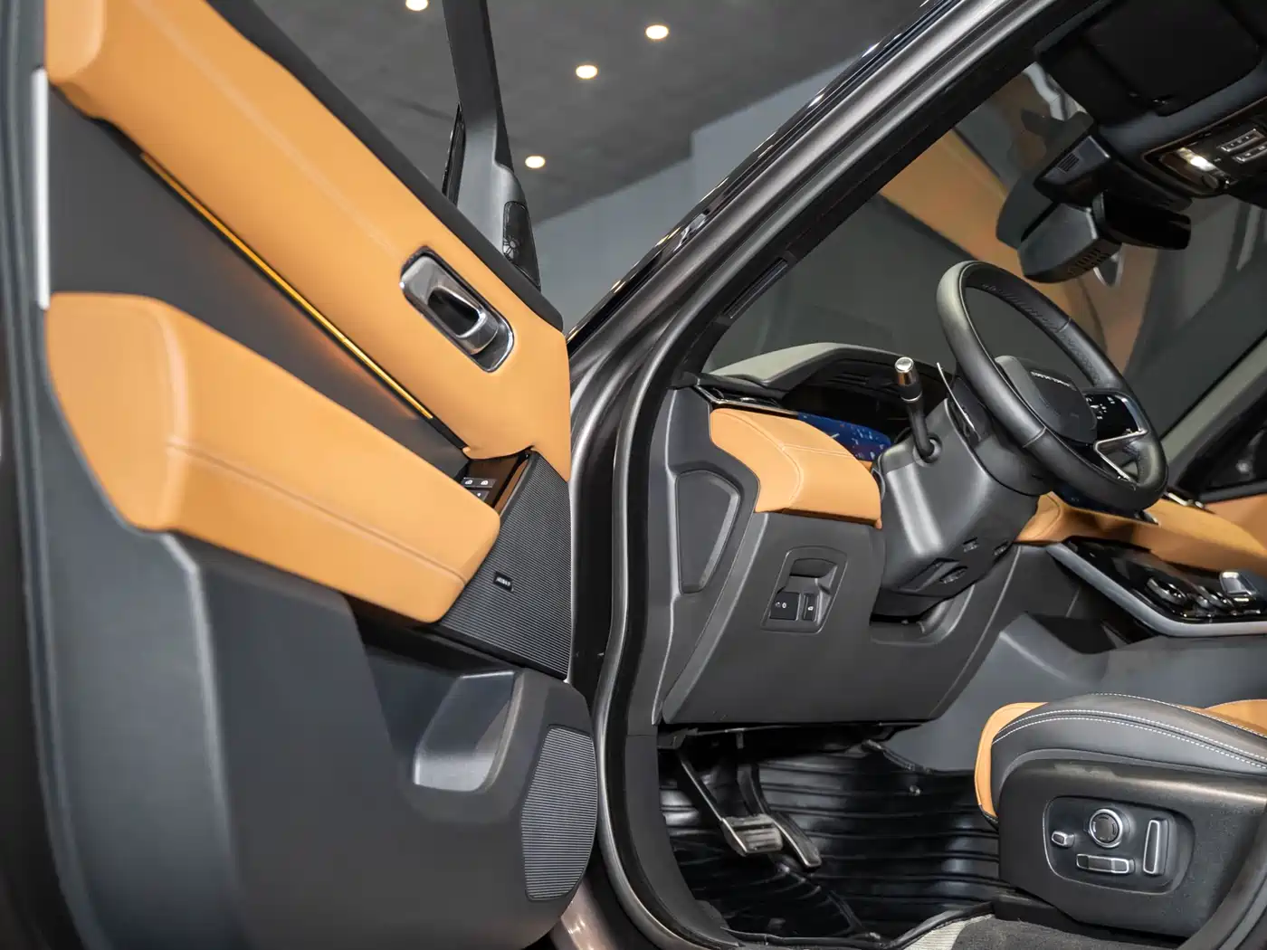 Land Rover Range Rover Velar 2022 250PS Golden Collector's Edition фото 12