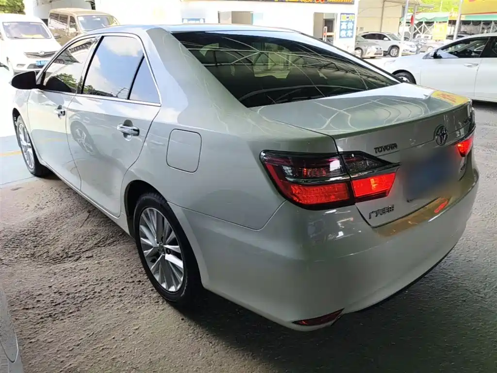 Toyota Camry 2015 2.5G Luxury Navigation Edition фото 5