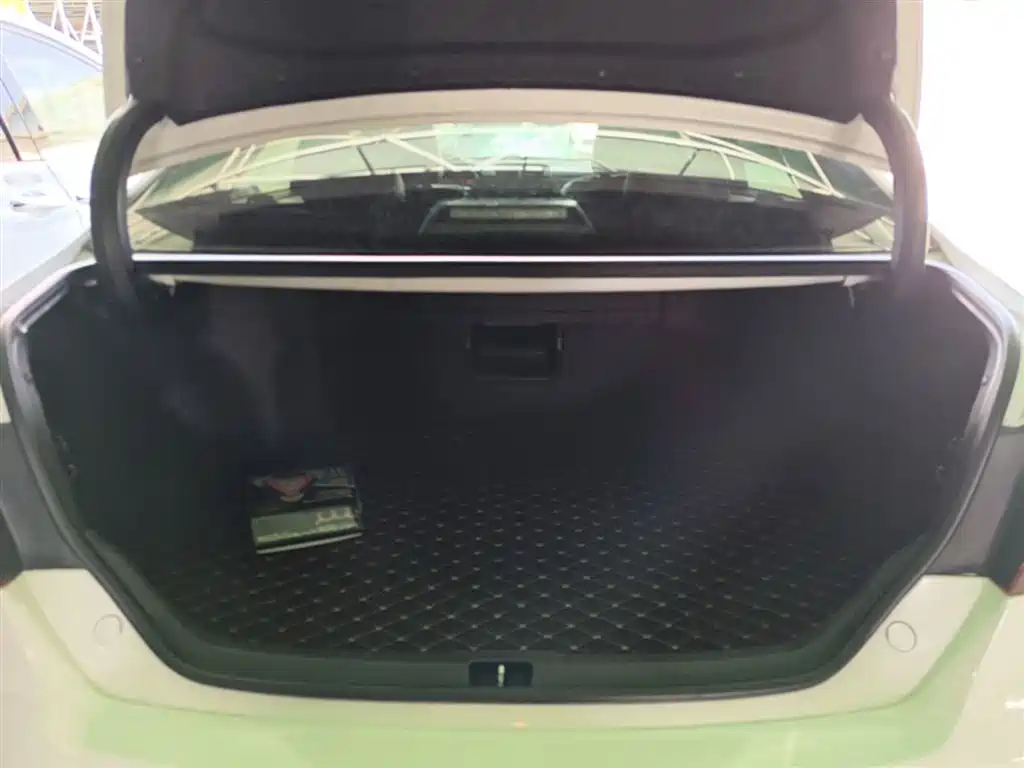 Toyota Camry 2015 2.5G Luxury Navigation Edition фото 19
