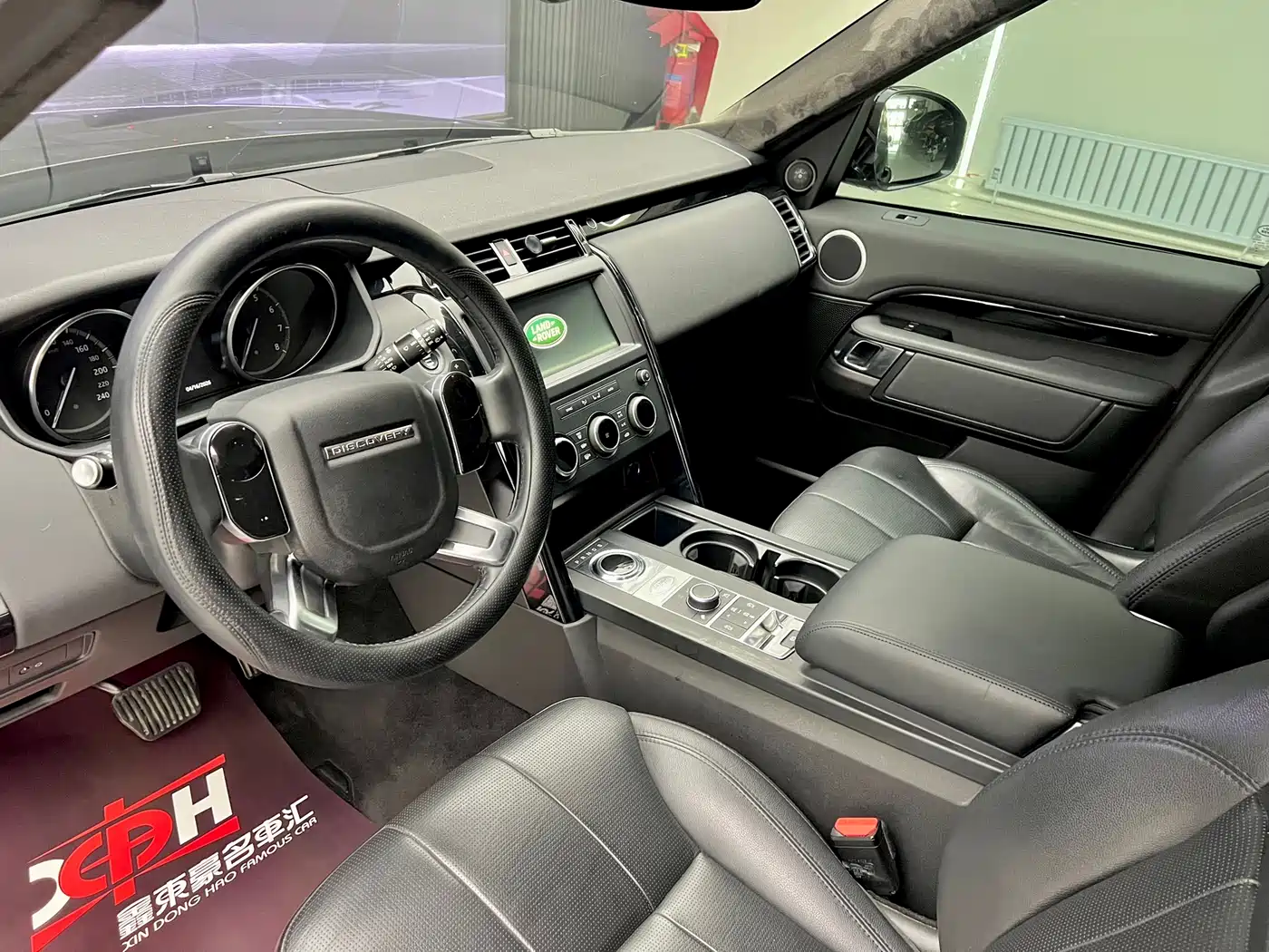 Land Rover Discovery 2018 3.0 SC V6 SE фото 12