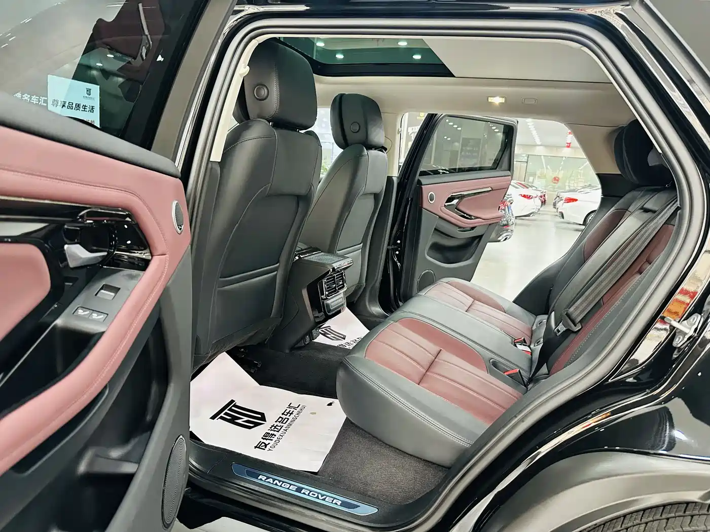 Land Rover Range Rover Evoque 2024 Range Rover Evoque L 249PS Light Master Edition фото 6