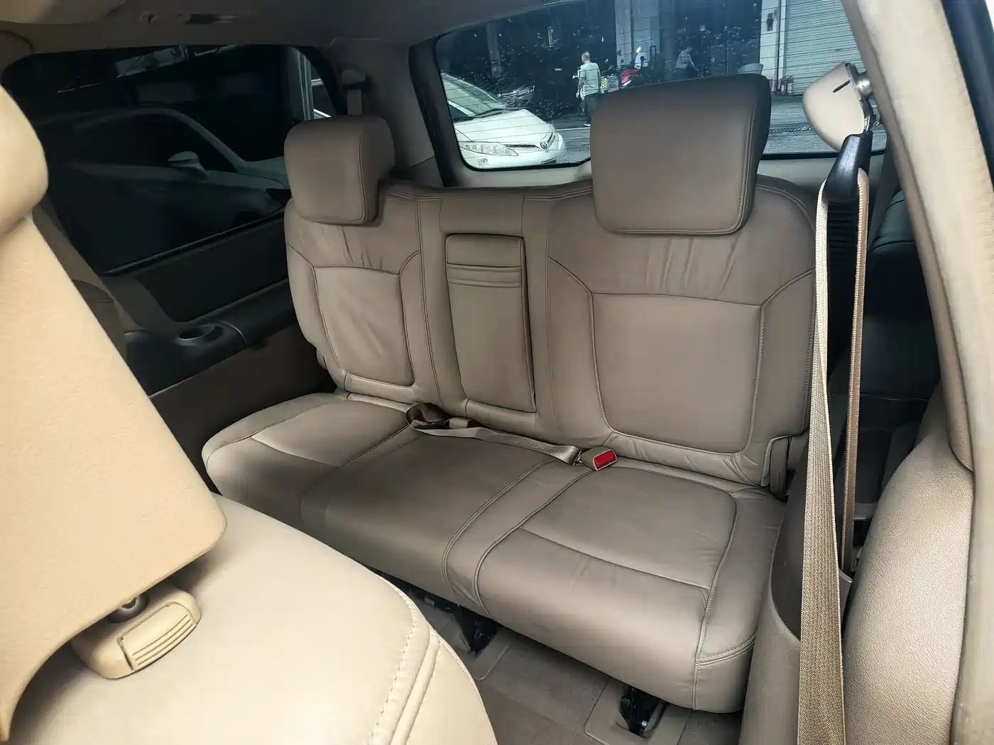 Photo 13 - Buick GL8