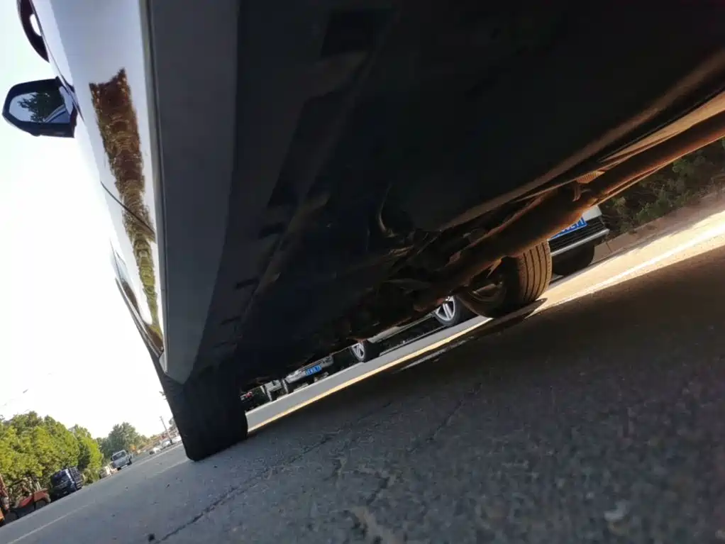 Фото 22 - Roewe RX5