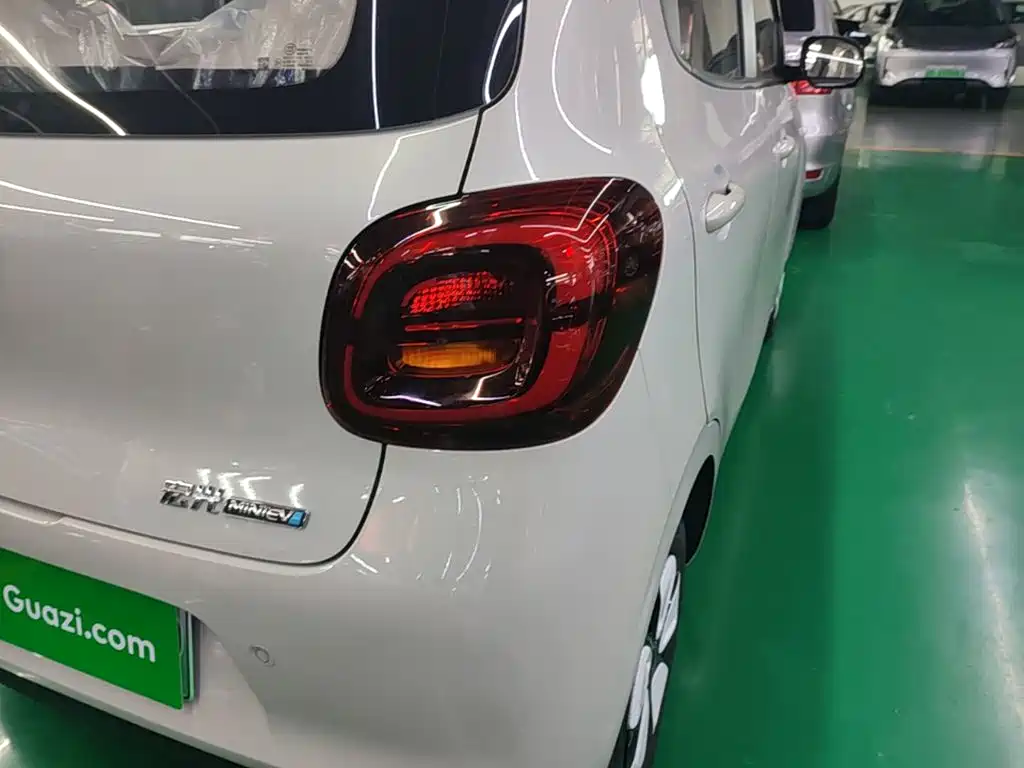 Wuling Motors Hongguang MINIEV 2026 2025 4-Door Advanced