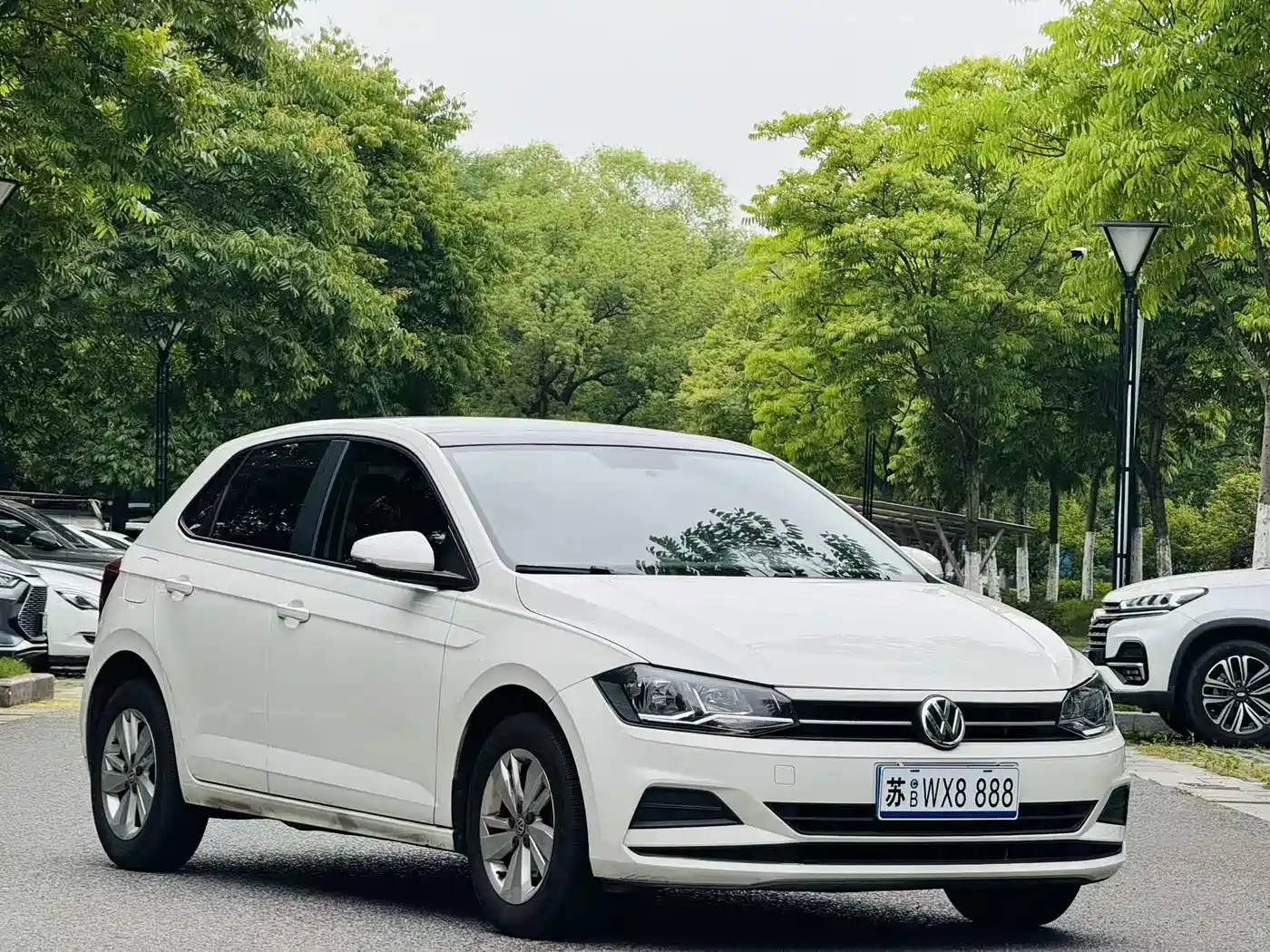 VOLKSWAGEN POLO