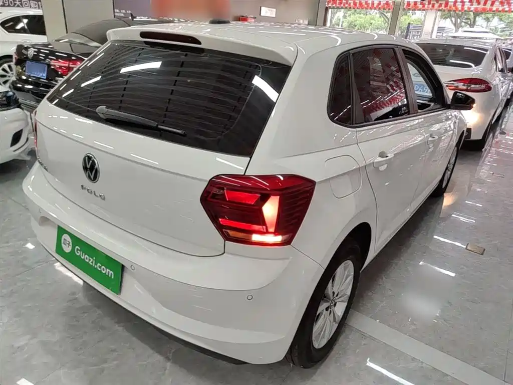 VOLKSWAGEN POLO