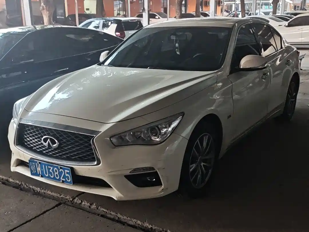 Photo 2 - Infiniti Q50L