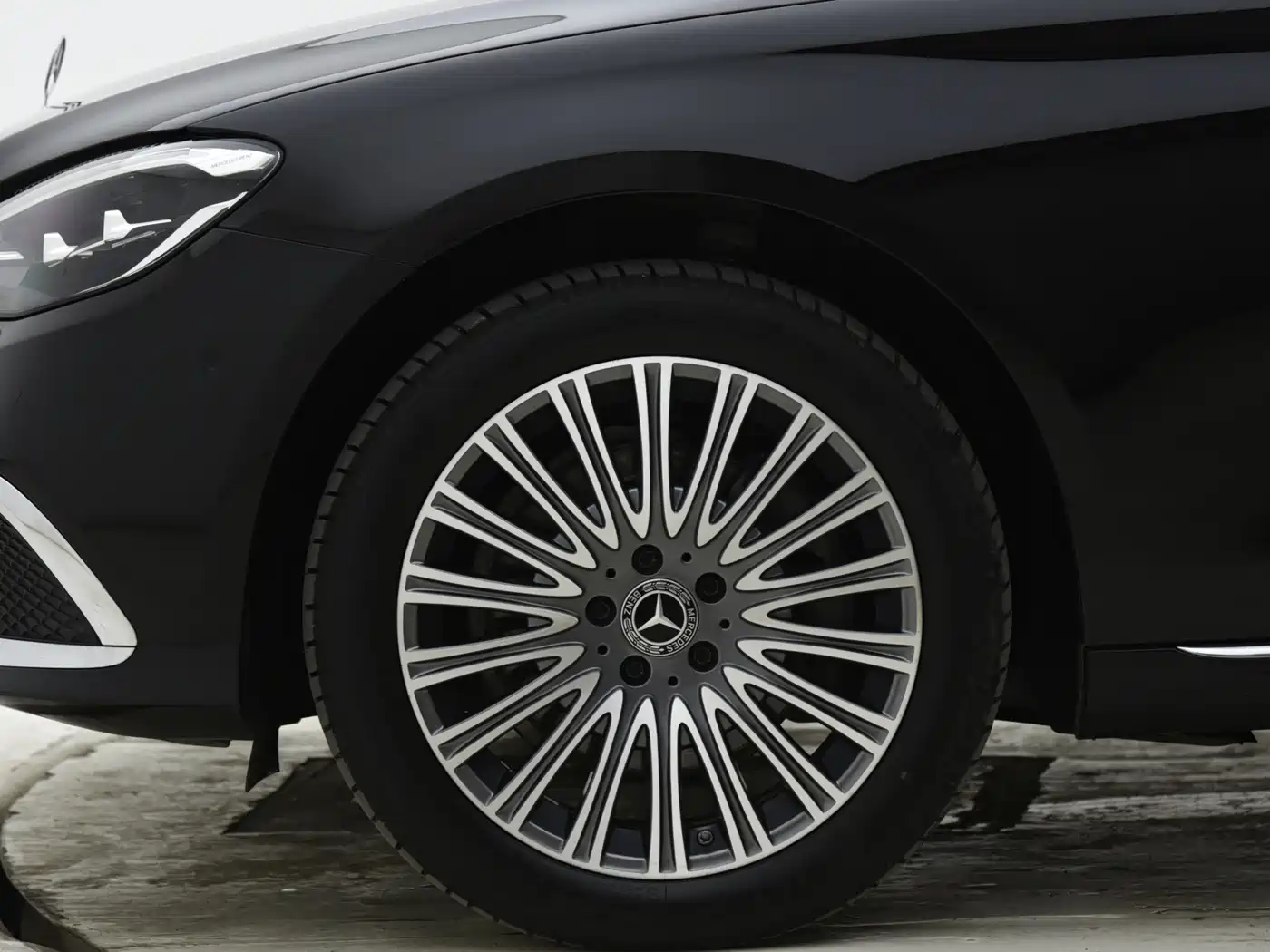 Mercedes-Benz E-Class 2023 E 300 L Fashion фото 5