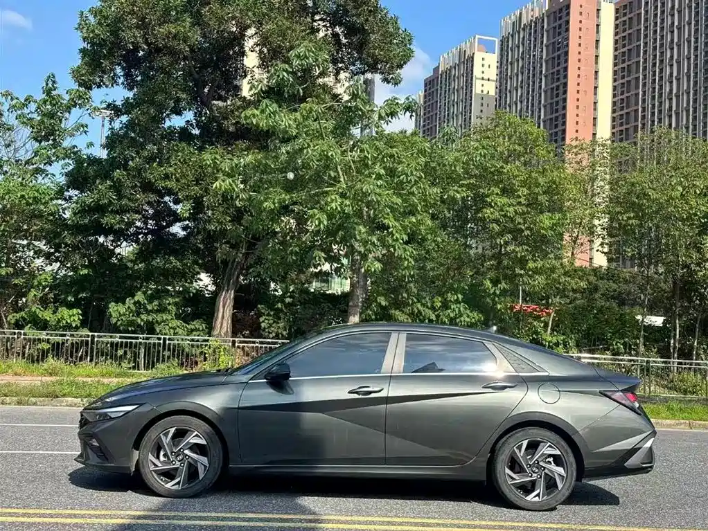 Hyundai Elantra 2023 1.5L CVT GLX Elite Edition фото 2