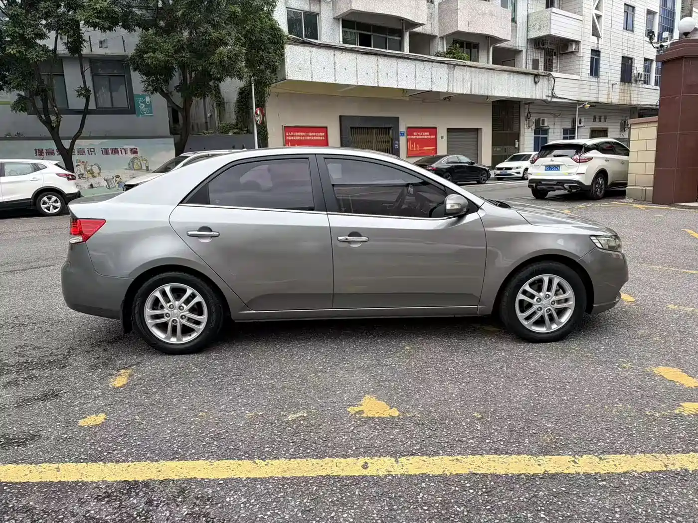 Kia Forte 2011 Model 1.6L AT GL фото 4