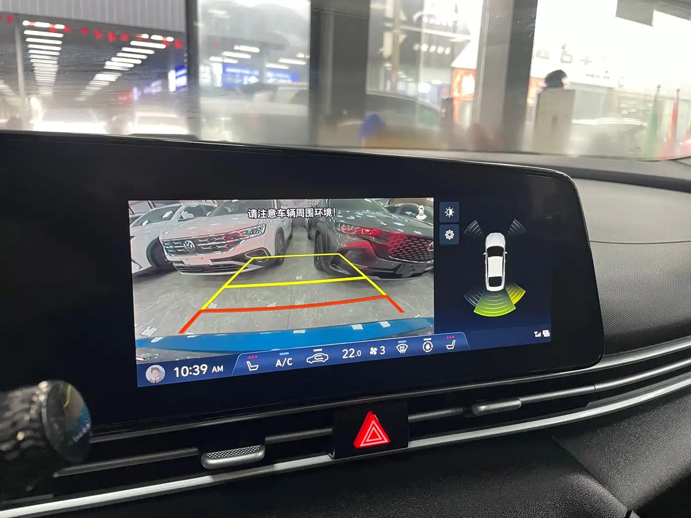 Hyundai Elantra 2022 1.5L CVT LUX Premium Edition фото 14