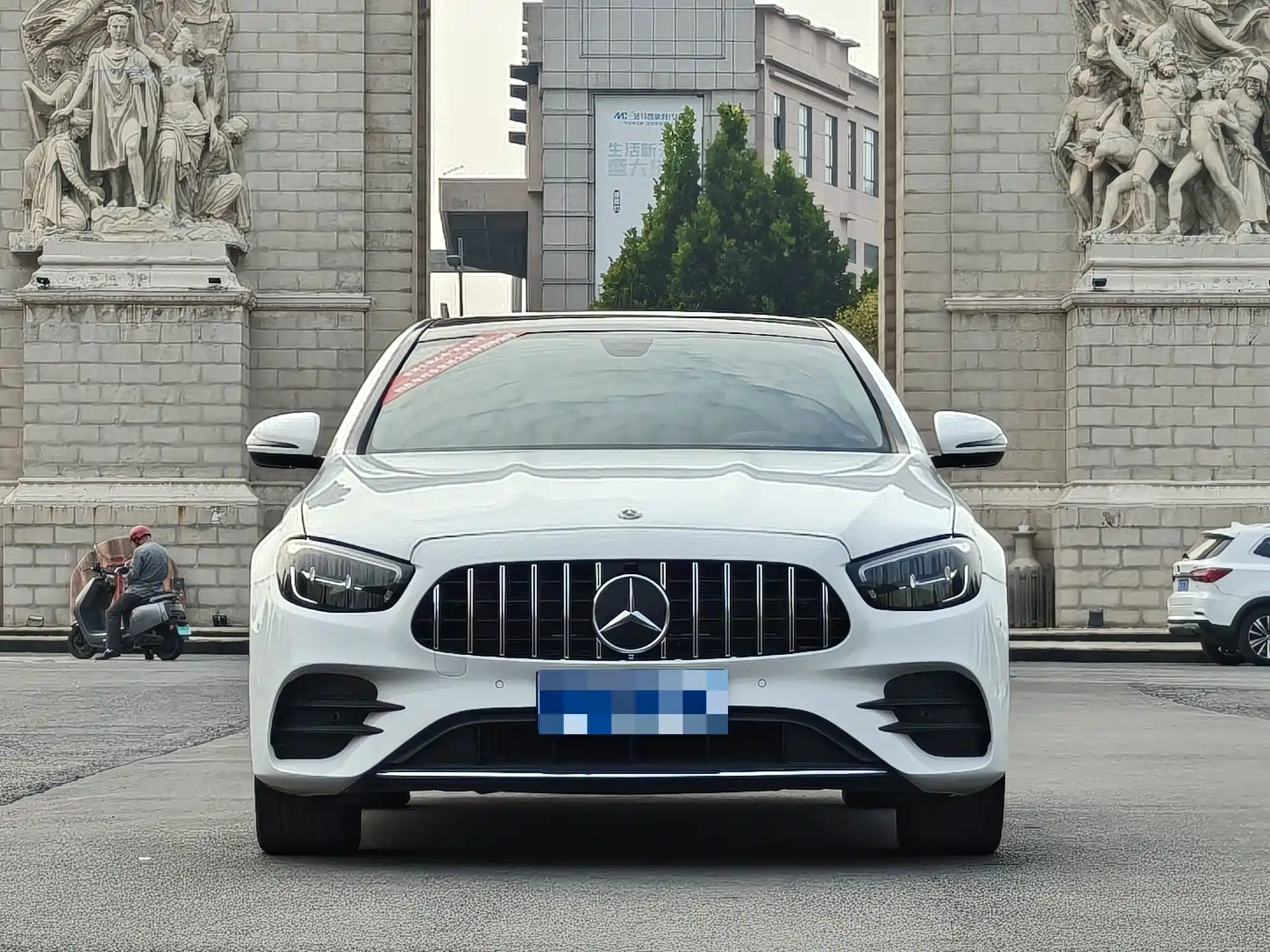 Фото 2 - Mercedes-Benz E-Class
