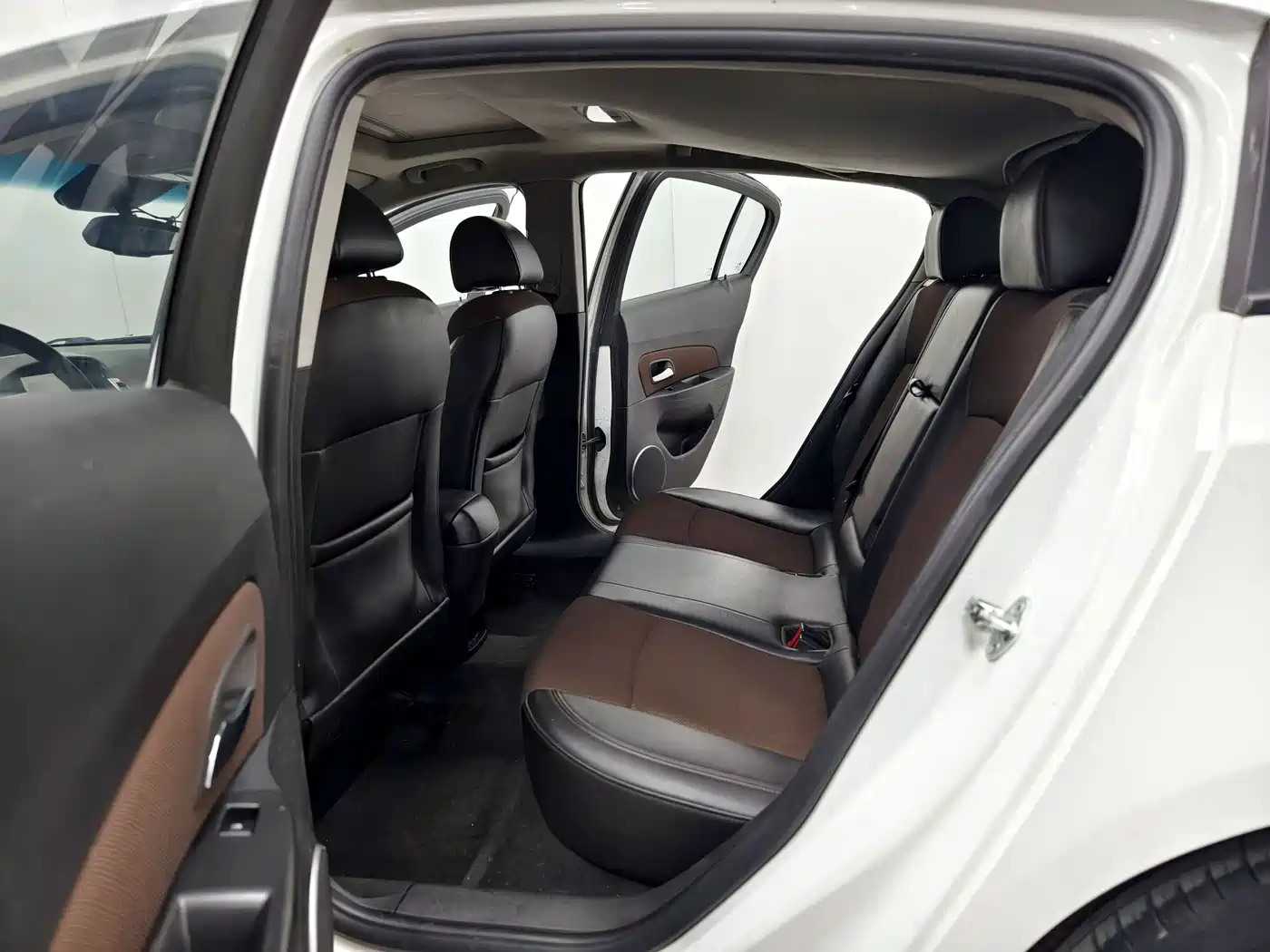 Chevrolet Cruze 2013 Hatchback 1.6L Manual Luxury фото 13