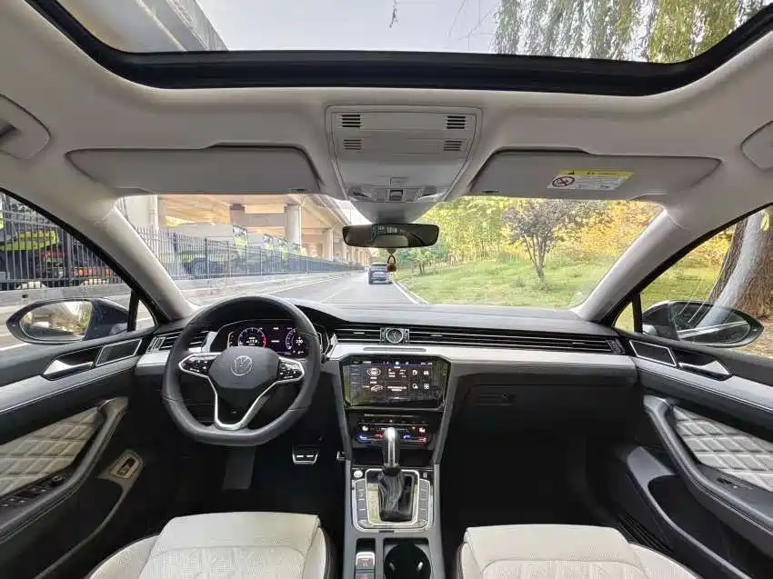Volkswagen Magotan 2023 Model 2 Million Commemorative Edition 330TSI DSG Luxury фото 12