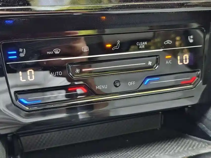 Volkswagen Magotan 2023 Model 2 Million Commemorative Edition 330TSI DSG Luxury фото 13