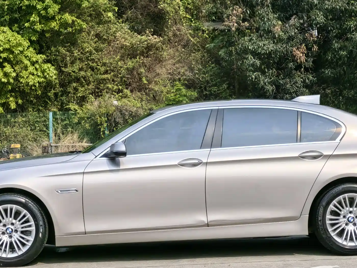 BMW 5 Series 2014 525Li Leading фото 5
