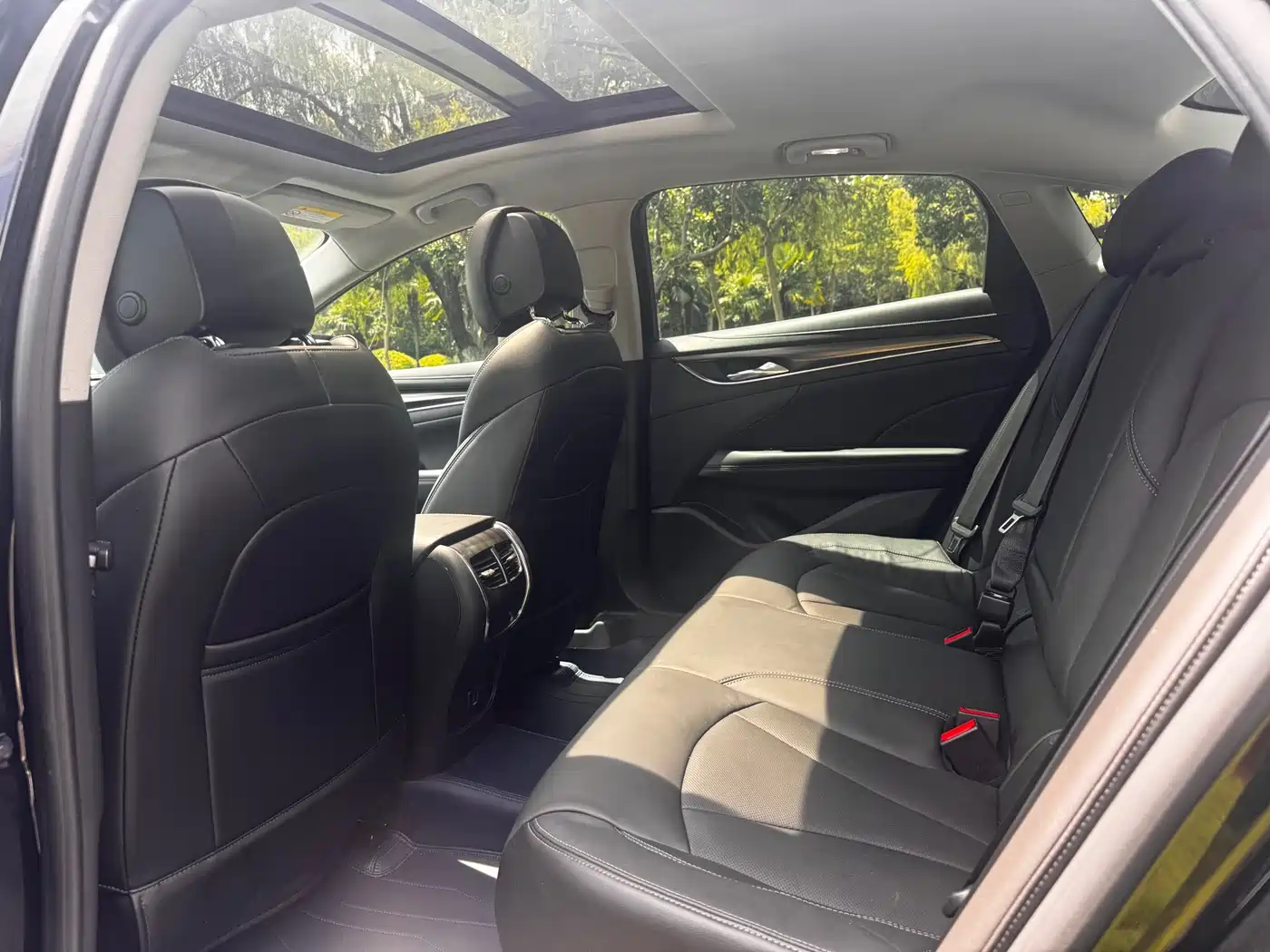 Photo 9 - Buick LaCrosse