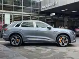Photo 5 - Audi e-tron