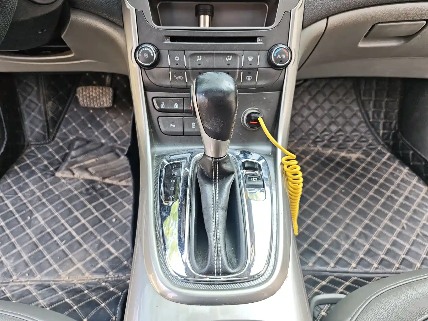 Chevrolet Malibu 2014 2.0L Automatic Luxury фото 14
