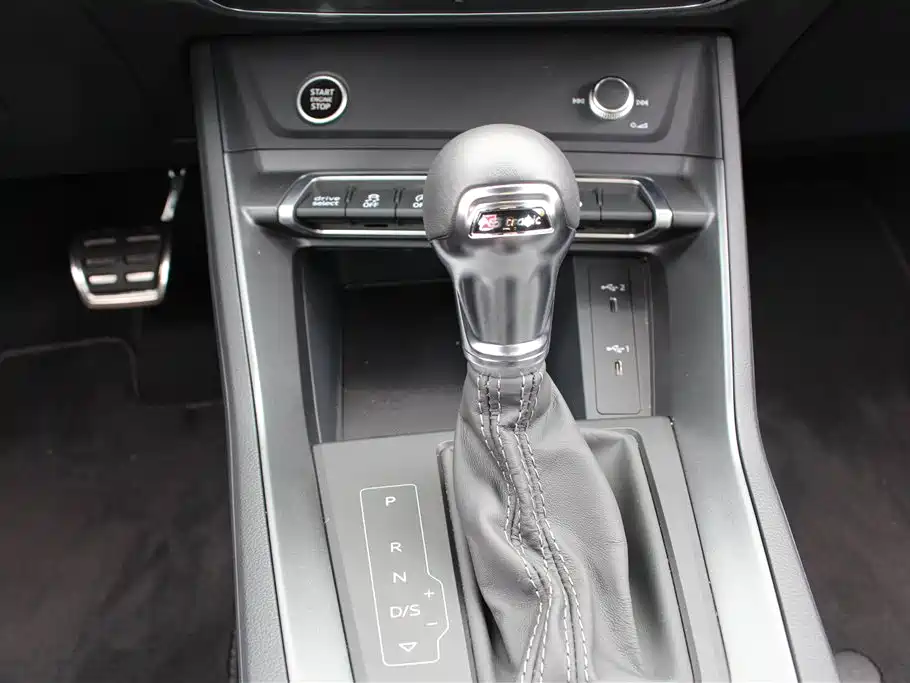 Audi Q3 2024 40 TFSI Fashion Sport фото 9