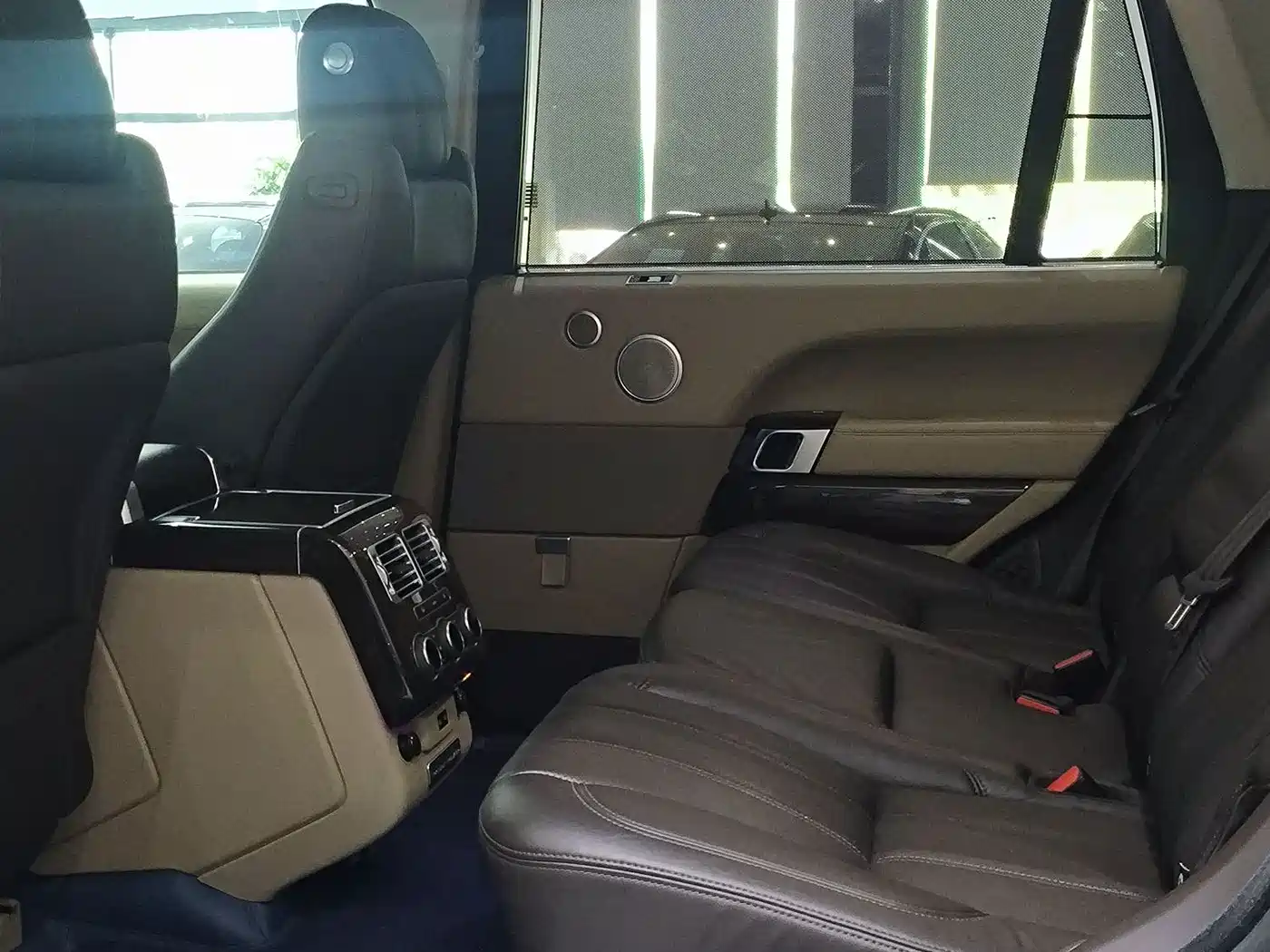 Photo 11 - Land Rover Range Rover