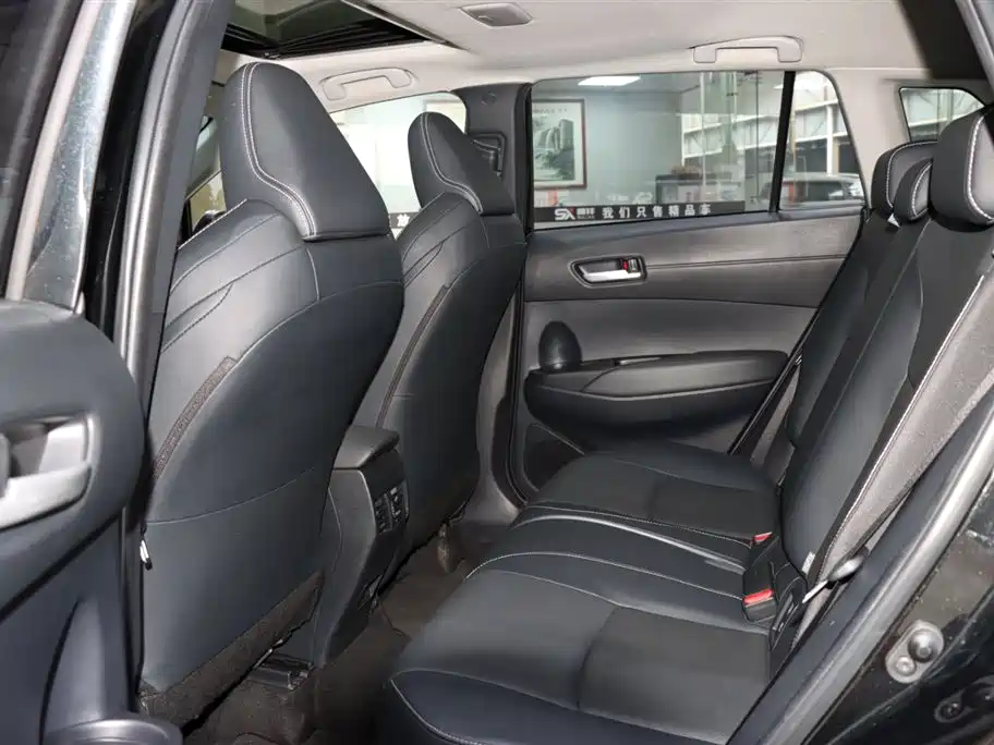 Toyota Frontlander 2022 2.0L CVT Luxury Edition фото 10