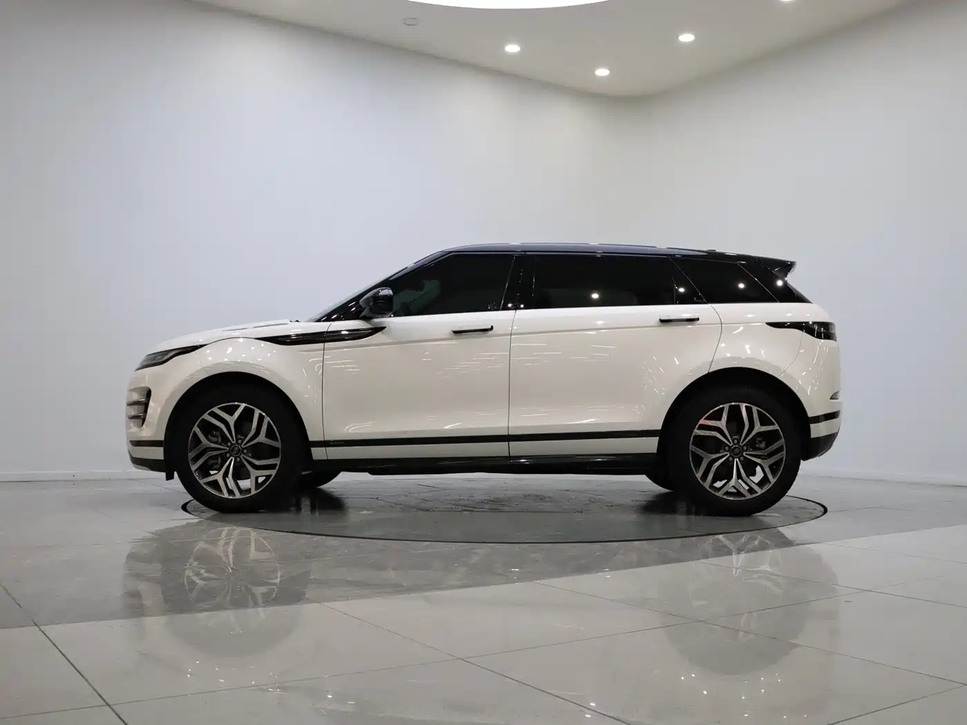 Land Rover Range Rover Evoque 2021 Range Rover Evoque L 249PS R-Dynamic S Performance Edition фото 7