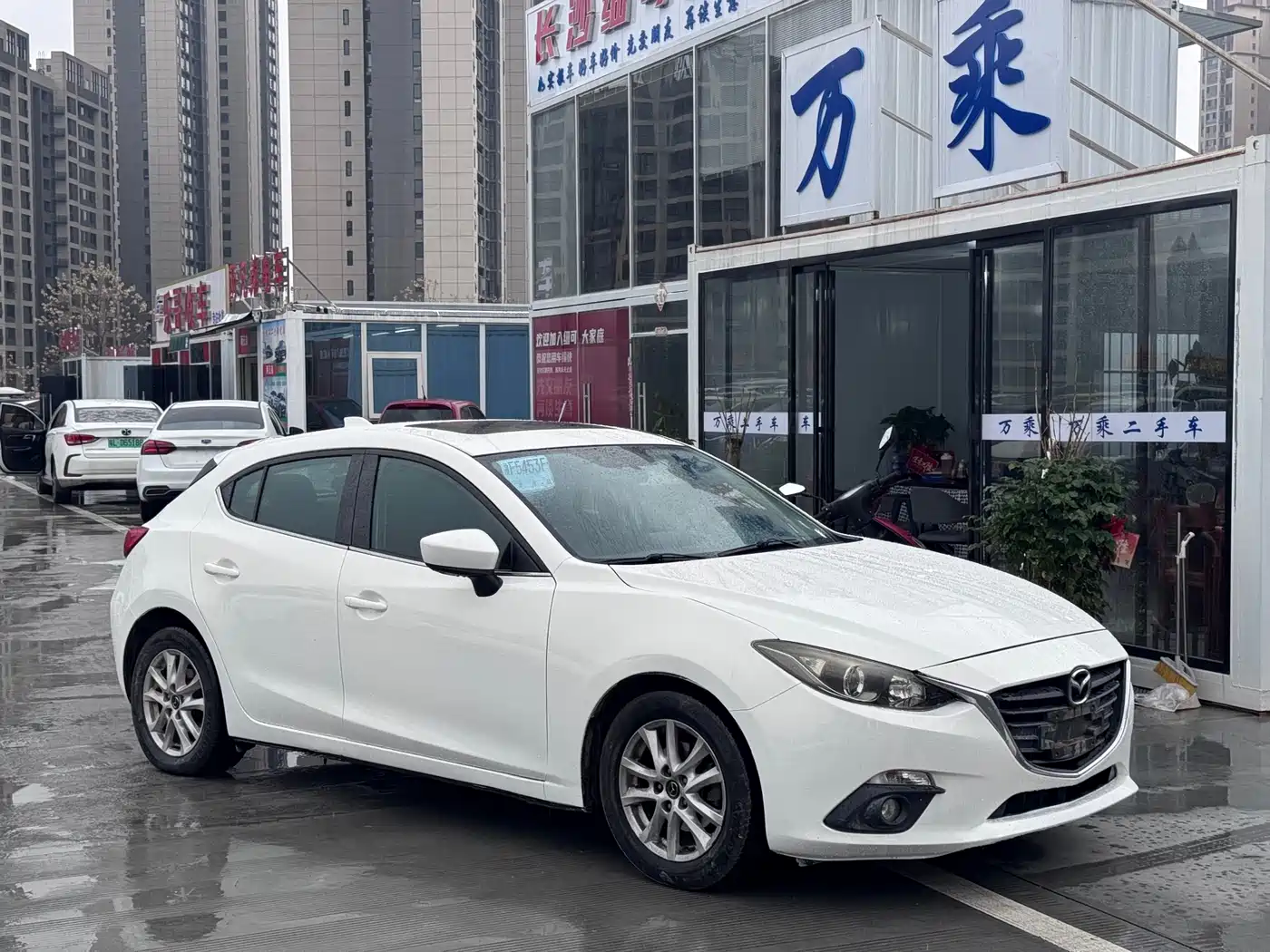 Mazda Mazda3 Axela 2014 Hatchback 1.5L Automatic Luxury фото 2