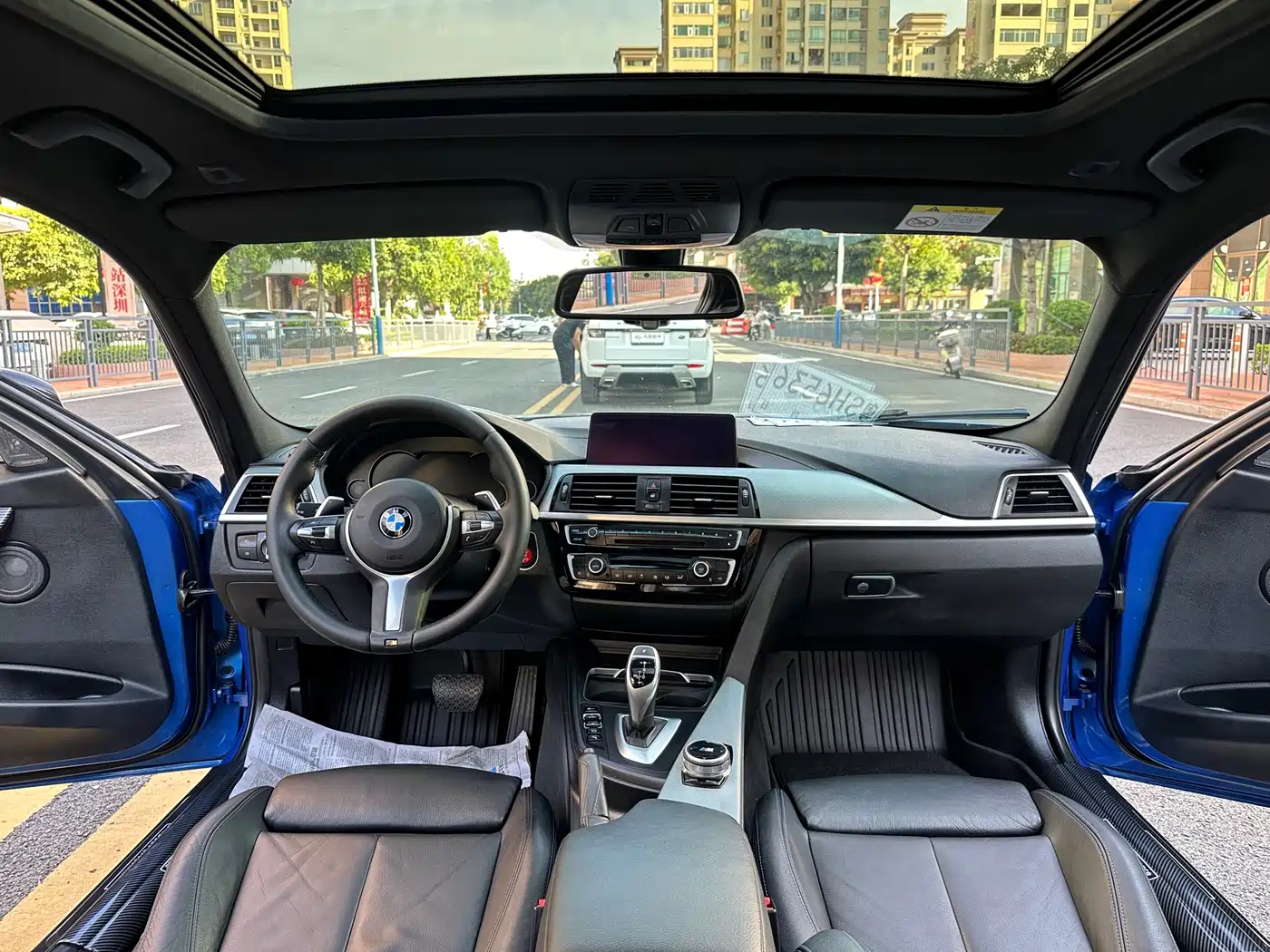 BMW 3 Series 2018 320i M Sport Black Night Edition фото 5