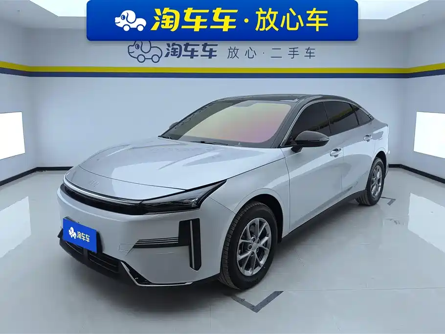 Geely Galaxy L6 2025 EM-i 60km Voyage Edition
