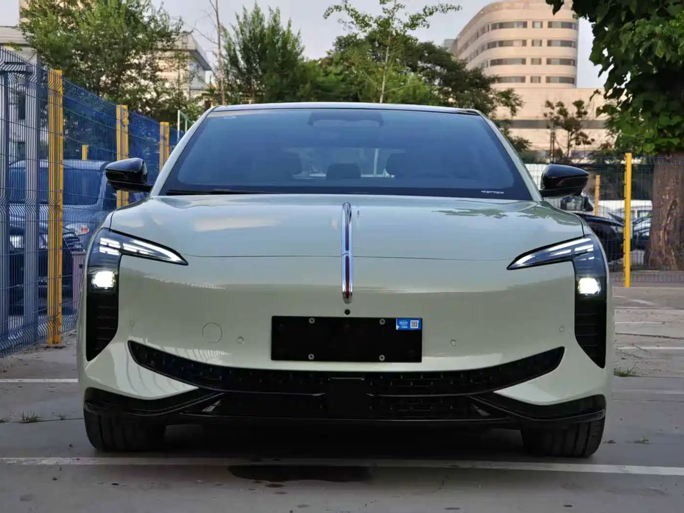 2026 Hongqi EH7